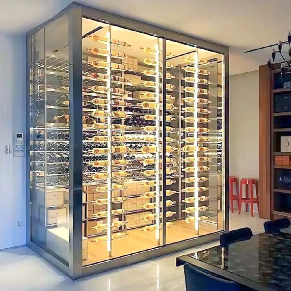 Wine & Beer Guayaquil - 거실 바닥부터 천장까지 이어지는 와인랙 디스플레이,