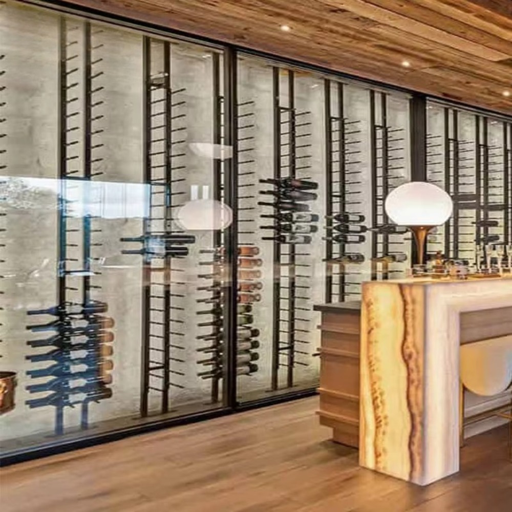 거실 바닥부터 천장까지 이어지는 와인랙 디스플레이, 모 - Wine & Beer Guayaquil 리뷰 및 가격